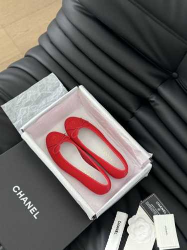 顶级品质 出厂价 Chane*｜小香万年经典拼色蝴蝶结芭蕾鞋 永恒的经典 名媛气质十足 香奶奶事时尚界当仁不让的领头人物 想必看到它的样子已经再熟悉不过了 我对