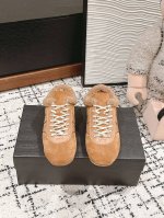 顶级品质 DriesVanNoten#DVN德训毛毛鞋 很miu味的德训单品样子很复古很出彩 麂皮拼接光面小牛皮，质感和细节都很赞哦 内里采用A级纯羊毛材质，皮