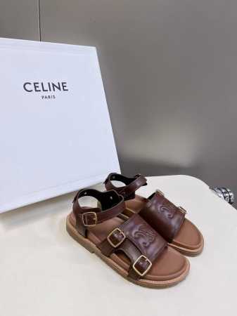 Celine思琳经典春最新爆款沙滩凉鞋夏天搭配袜子，简直绝绝子 复古的点上带上了满分时髦感颜值原版购入开发，依旧最高输出还原原版定制复古感 面料:牛皮压印工艺油 - 点击图像关闭