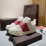 冲量价: VALENTINO 华伦天奴 最新爆款运动系列，顶级版本，官网同步！原版1:1套楦工艺，面料采用头层牛皮拼接，TPR大底+原版垫脚！时尚百搭！女码：3
