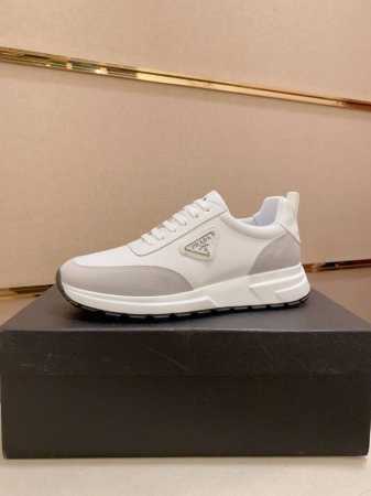 工厂价: Prada～普拉达 潮流新款上市 官网同款 专柜品质 原版搭配 精选头层牛皮面料。舒适透气羊皮内里 做工精细 用料上层 100%纯牛皮打造 原版楦型 - 点击图像关闭