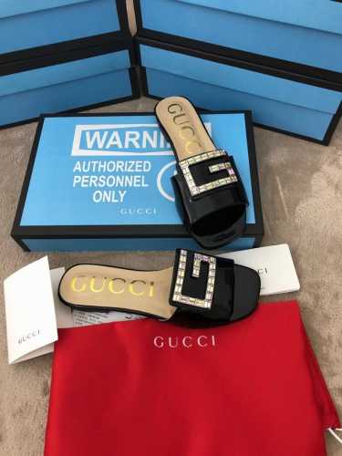 Gucci。19春夏明星同款 ，代购级别高版本，内里面料均采用进口A级，鞋底更是意大利进口真皮鞋底，G家19春夏明星级钻扣，Blingbling闪瞎身边渣男，此