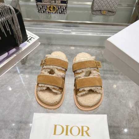 出厂 Dior迪奥 24新款 Dioract系列 美拉德风皮毛一体魔术扣凉鞋 Dior超可爱毛毛拖来咯 同布最新款专柜毛毛拖 我相信是很多时尚宝宝的必备款也 是 - 点击图像关闭