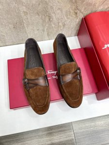 sf 菲拉～ Ferragam* 经典男士乐福鞋皮鞋 官方售价Rmb p1 可休闲可正装皮鞋 采用进口开边珠 进口牛皮手工改色擦色打造 编织牛皮鞋面饰三角横带，