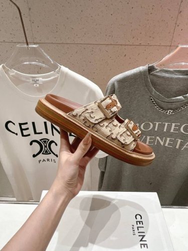 celine塞琳春夏新款勃肯半托凉拖鞋高级感十足 思琳网红Ins种草神器、非常复古风、气场十足单品、设计风格非常新颖、高档且非常舒适.原版一比一定制 双扣的Ce