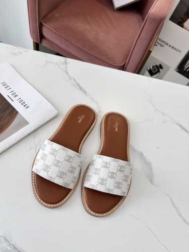 CELINE 赛琳 2024春夏新品半拖鞋鞋面采用真丝面料压花工艺，大底真皮沿条组合，质感非凡上脚超级好看码数35-41 41定做不退换