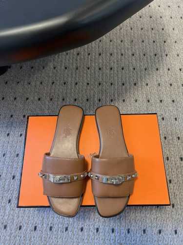 代购级 配飞机盒 Hermes 25Ss爱马仕新配色 Kelly扣平底拖鞋 好穿百搭，夏日必备高端工具鞋 鞋面小牛皮&定制牛仔布面，内里垫脚小牛皮， 意大利进口