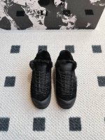 顶级版本 代购级别MM6 x SALOMON 联名款半拖鬼才设计师品牌，一个轻奢品牌上脚很百搭哦，也很随脚舒适，这一款德国训练鞋延续了经典的T形真皮拼接设计，经