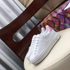 lv 系列，经典Monogram 压花，熟悉咱家的宝宝们都知道，关于驴牌，咱们也是有一条妥妥的牛货渠道，总能让你们花着卖白菜的钱买到专柜一样的货，默默地给自己鼓