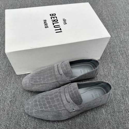 berluti 布鲁提 Lorenzo Drive Scritto图纹Camoscio超软鹿皮乐福鞋 这款休乐福鞋以驾车鞋为灵感，采用超柔软透气的鹿皮革打造，压