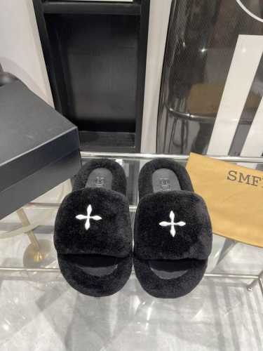 新配色 代购版 SMFK厚底面包拖鞋，超级火的一款面包拖 毛拖 被种草得不行， 原版1VS1开发 所以细节 跟原版一样 码数35-40