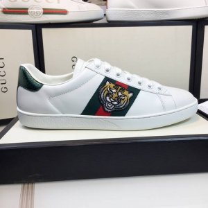 橙子出厂价p gucci 古驰 经典爆款 小蜜蜂小白鞋 百搭休闲鞋板鞋 情侣款 码数 34-45