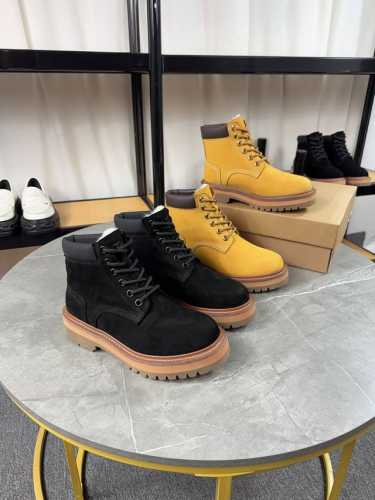 UGG 2024新款雪地靴；拒绝臃肿，原版头层磨砂牛皮+澳洲羊毛里，内里澳洲羊毛，细带机车靴方便穿脱，冬季必备的一款毛靴， 请不要拿那些内里做半截假毛的来对比；