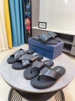 出厂价 Dior 迪奥高端精品男士春夏凉拖鞋！进口原版牛皮，搭配提花帆布面料，鞋身搭配独特的织带，精致的胶扣logo，精致奢华，超a级别！版型对比专柜正品，柔软