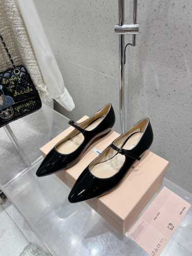 Miumiu 缪缪尖头方扣玛丽珍单鞋 这双不能错过年度最火单品 必入款 原版定制开边珠牛皮 原版定染漆皮 羊皮内里 原版真皮大底 码数 35-40 40定做不退