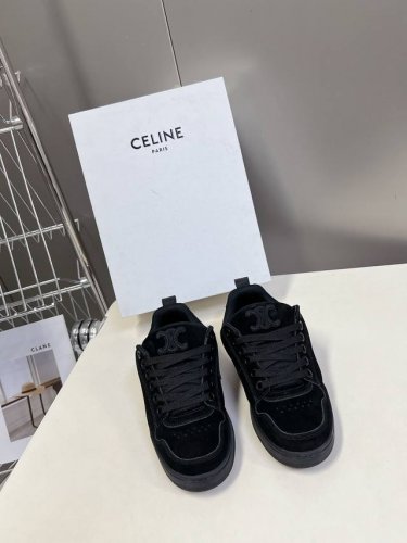 男装10 Celine思琳最新春夏走秀款情侣面包鞋 这一季运动休闲鞋无论从楦型的轮廓隔板的拼接都让人耳目一新、前后品牌Logo相呼应、大底边位明显Celine字