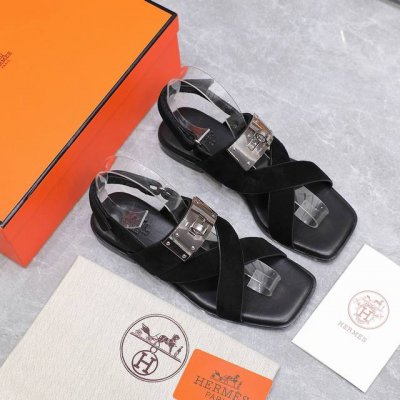 厂价 HermèS 爱马仕经典Kelly扣凉鞋 极约复古的设计 浓厚的异域风情 时髦感十足、随便上脚都很有腔调 简简单单的款式随便搭配一下高级感就很棒 百搭的颜