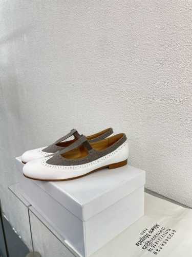平底德比Mm6 Maison Margiela 小牛拼接麻布风 超高性价比 时尚个性分趾单鞋 炒鸡减龄 大热时尚风格 黑灰拼接牛皮 Mm6 Maison Mar