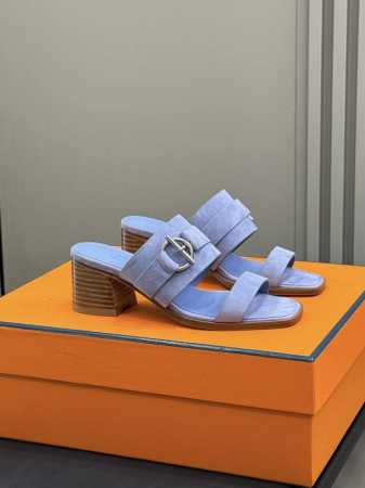 hermes Kute凉鞋新品 小牛皮高跟凉鞋 搭配标志性Glenan鞋扣 航海风格 打造都市优雅造型 鞋跟高度 6厘米 size 35-41 - 点击图像关闭