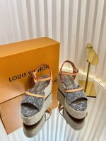 Lv 路易威登 25春夏新款 顶级版本原版一致 专柜主打最新款 Lv X Tm村上隆联名款麻绳坡跟凉鞋 硬货上新 代购级别 高级感十足 国内外博主刷爆的一款 复