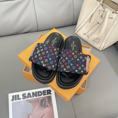 橙子出厂价p louis Vuitton 路易威登 Lv新配色 休闲魔术贴拖鞋 平底凉拖 情侣款 专柜同步更新 鞋面采用独一无二的驴家独特面料 面料轻盈透气 超