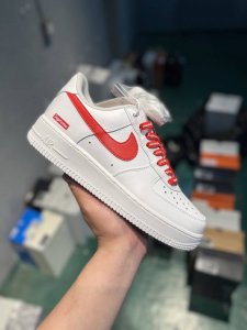 中国限定 Supreme Nike Air Force 1 07 Low 白红 联名空军一号低帮休闲板鞋 原鞋开发 原盒原包装 原楦头原纸板 配件齐全 纯正版型