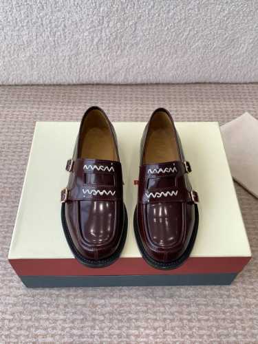 MARNI 25ss 春夏新款 矮跟乐福鞋 乐福鞋是鞋业界的天花板，永不过时的一个代名词、想好的心情一定要有一双舒服的鞋子选材柔软透气、款式洋气大方、乐福鞋穿上