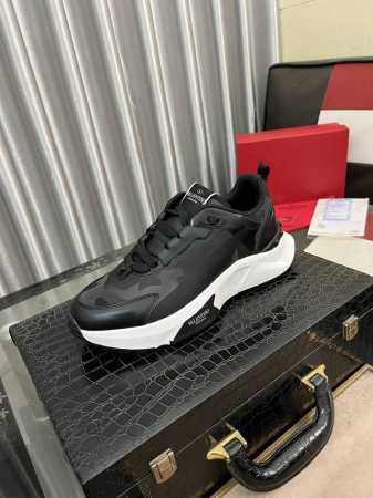 出厂价Pp： 潮牌华伦天努，休闲鞋 Size:38-44 45可以订做 新款 专柜同步新品 ！最高版本高品质专柜1:1，鞋面意大利进口牛皮高档羊皮内里 原版大底 - 点击图像关闭