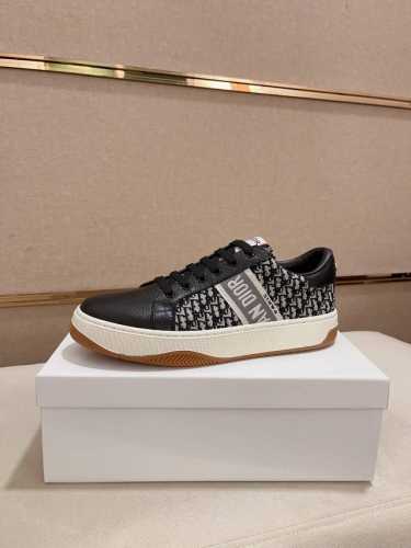 工厂价: 迪奥 Dior 新款休闲运动风男鞋，全新春夏季款设计，完美做工，系带懒人款打造装柜品质，鞋面：进口头层牛皮，羊皮内里柔软舒适，超轻tpu耐磨大底、简约