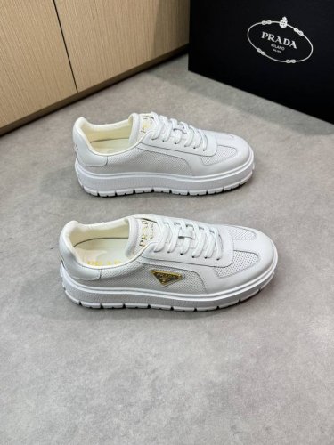 prada 普拉达 -高端品质 原单休闲运动鞋 -鞋面 进口纳帕小牛皮 打孔小牛皮 鞋身车缝品牌金属扣件 鞋舌.后跟 丝印品牌Logo -内里 水染牛皮 -大底