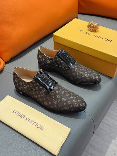 商品名称：Louis Vuitton 路易 威登 正规码数: 39-44 38，45，46，47定做 西装鞋 商品材料：精选 牛皮鞋面，柔软羊皮内里；原厂大底。