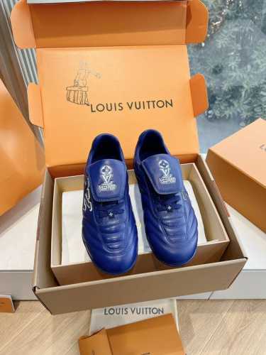 G000所见即所得2025年春夏秀场上推出的 LV Footprint Soccer 运动鞋是 Pharrell Williams 设计的第一款以足球为灵感的运