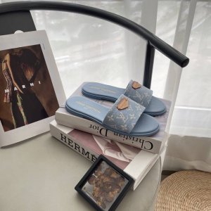 橙子出厂价p louis Vuitton 路易威登 春夏新款 Lv牛仔布平底拖鞋 休闲凉拖 码数 35-41