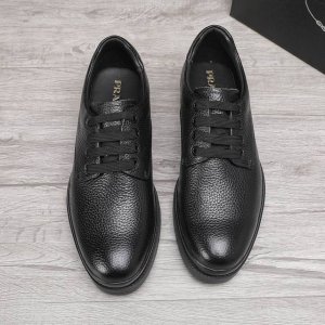 商品商标：prada 普拉达 商务皮鞋 正码码数: 38-44 45订制 商品材料：精选 进口头层荔枝纹牛皮鞋面，进口水染牛皮内里。强烈立体视觉效果，原版大底