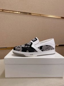 迪奥D 新款专柜同步发售，鞋面意大利进口头层牛皮，全进口羊皮内里，完全1比1复刻，鞋底：原厂特供原版底，独家活动成型底超级舒适，原厂跟单货，高品质，可随意进出专