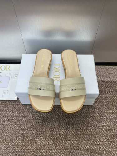 工厂价 迪奥 Dior 2025 春夏新款 DWAY 平底一字拖拼色女鞋 CD字母logo立体刺绣圆柱跟凉鞋 方头粗跟果冻色露趾拖鞋 原版开发市面顶级版本材质: