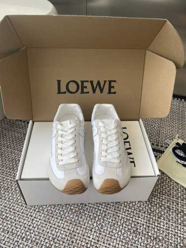 Loewe 罗意威 25Ss最新走秀款 Ballet Runner 2.0情侣款 芭蕾 休闲 运动鞋 德训鞋 尼龙和牛皮革运动鞋 不对称鞋头设计、袜状内部结构