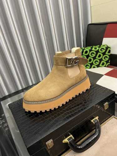 Dolce&GabbanaDG高端男士运动休闲鞋。顶级专柜原单货。 原版进口牛皮 多种材质拼接设计进口牛皮内里 牛皮垫脚原版TPR弹力大底。 Size：35-
