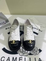 chanel 小香25K新品单鞋 原版1:1复刻 经典中的经典 无论搭配裤装还是裙装都是完美 小圆头的设计很好的修饰脚型 小仙女们必备 鞋面采用进口小牛皮 内里