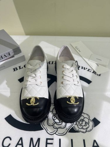 chanel 小香25K新品单鞋 原版1:1复刻 经典中的经典 无论搭配裤装还是裙装都是完美 小圆头的设计很好的修饰脚型 小仙女们必备 鞋面采用进口小牛皮 内里