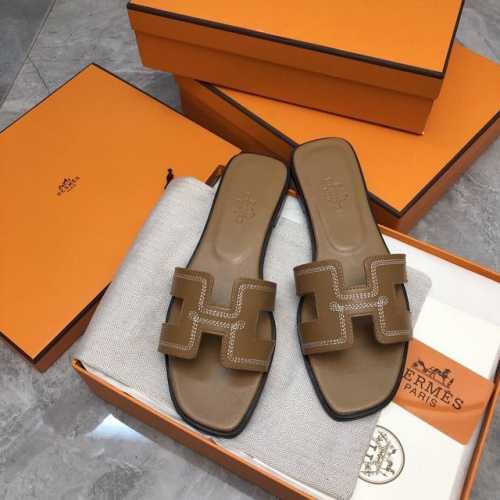 刺绣版2025- Herme S Ss25 New Arrival～ H家经典Oran拖鞋 25新配色 配色好丰富，其中牛仔色两色、裸色、翡翠绿配黑、紫色都是今