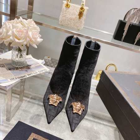 Fendi & Versace联名系列 高版本 芬迪&范思哲 短靴 出厂价： 真皮底 秀款 芬迪杜美莎人头&鞋跟高跟鞋 ____________________ - 点击图像关闭