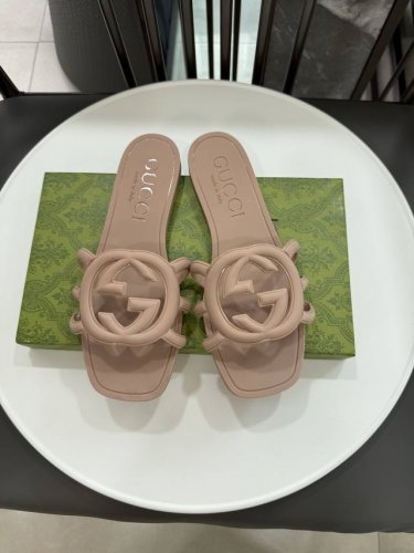 原版Tpu材质带亮光版本 Size:35-42 单码单模+内里带编码+码数 独家正确版本 真正原版1：1品质 十一色：黑色 白色 浅杏色 粉色 橘色 果绿色 卡