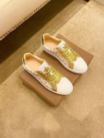 工厂价 Gucci 古奇最 2024新款精心打造，引爆全场！不断创新的国际品牌 此款男士四季休闲鞋，原版版本，鞋面全皮面料 ，透气舒适皮垫脚橡胶防滑大底，透气舒