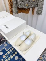 The row 新款玛丽珍 据说这是本年度最美丽的玛丽珍鞋，法式优雅气质在线、高级又时髦，可盐可甜，文艺又气质！四季可穿的单品，挂扣设计，好穿又好看，风魔全球经