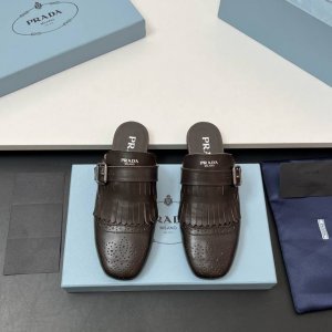 工厂价 顶级品质！Prada 25ss 普拉达走秀款复古布洛克雕花皮鞋系列25年专柜走秀款 复古感时髦满满 随意百搭 时尚休闲 独到味道 轻松驾驭 休闲时髦 两