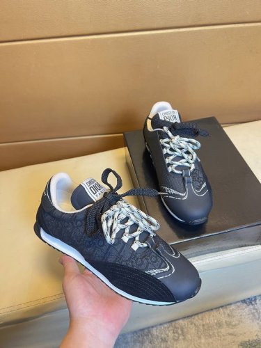 原单品质独家首发 迪奥 独特现代风运动鞋 休闲乐福原版皮 羊里 拒绝脱色磨脚 鞋底 原厂特供原版底 超酷 系带走路都带风风格设计 超舒服耐磨防滑原版底 就好像实