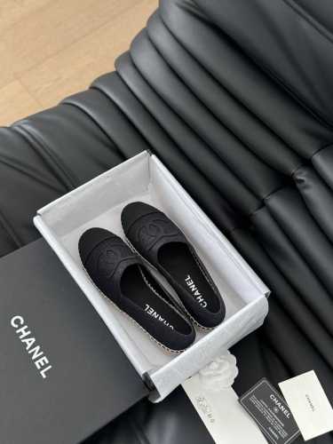 新色上新 新版本Chanel 渔夫鞋 重磅来袭配送全套顶级包装 我家的渔夫鞋质量不多介绍了哈，拿过的都知道！原版定制的鞋面，并且我家的大底是原版半透明大底，不透