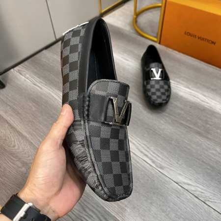 出厂价 Lv新款男鞋原版复刻高端男士休闲豆豆鞋 驾车鞋！鞋面进口原版材料，羊皮内里，一脚蹬设计， 轻便灵巧合适各种出行，两色可选，码38-44， 45可定做 - 点击图像关闭