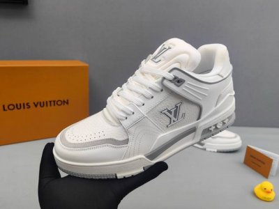 实价： 新款上架Louis*Vuitto* Lv Trainer 最新款 大底和面料私模 绝对下血本费心思的一款鞋子 自Vifgil到来之后而设计的这一系列 每